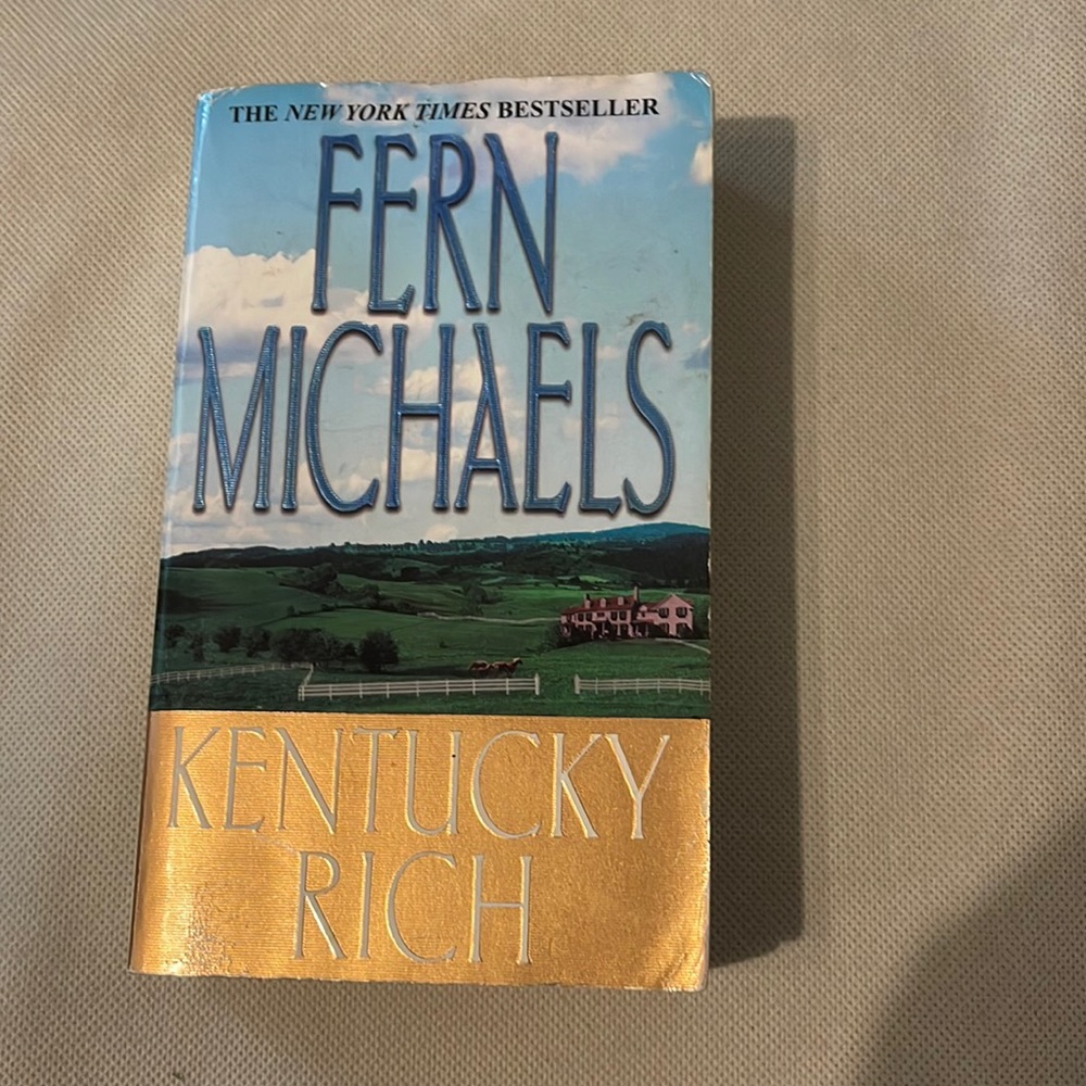 📚2/$14; 3/$16; 4/$18; 5/$20 ADD $2 for any additional books! ENJOY📚📚📚